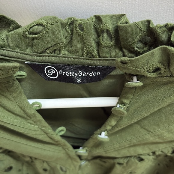 Pretty Garden Eyelet Blouse - Picture 5 of 6